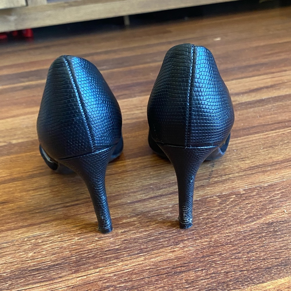 Point Toe Kitten Heel - Picture 2 of 4